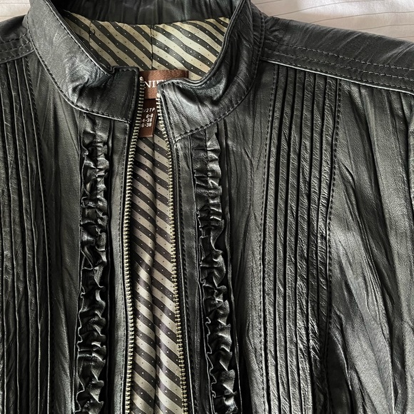 Danier leather jacket - Picture 3 of 7